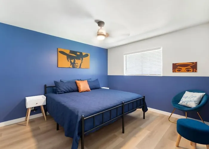 New Blue&pink Pool Centra Phx Apartment